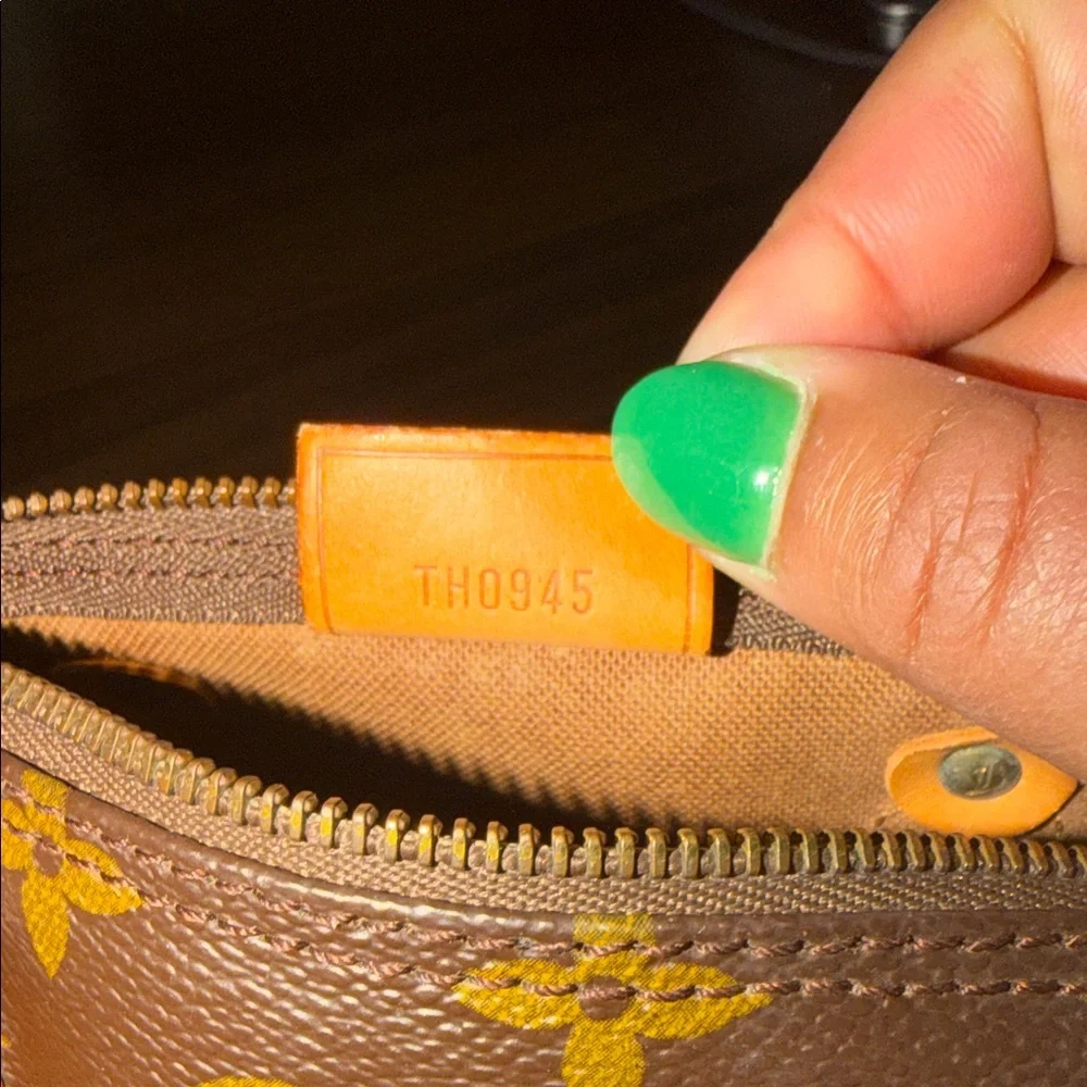 Louis Vuitton Nano Speedy
TH0945 - Picture 11 of 14